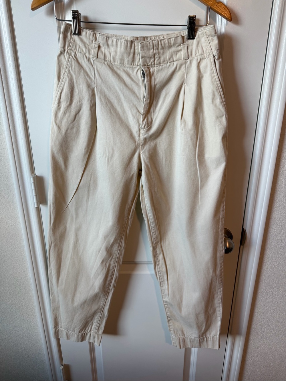 Gap Women’s Paperbag Khaki in Cream 100% Cotton
